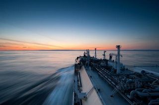 LNG-fuelled ships continue to lead despite 47 % decrease in alternative maritime fuels market