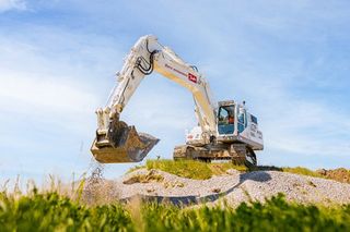 Danfoss’ Dextreme Max system reduces electric excavator power consumption by 35%, extending runtime by 53%